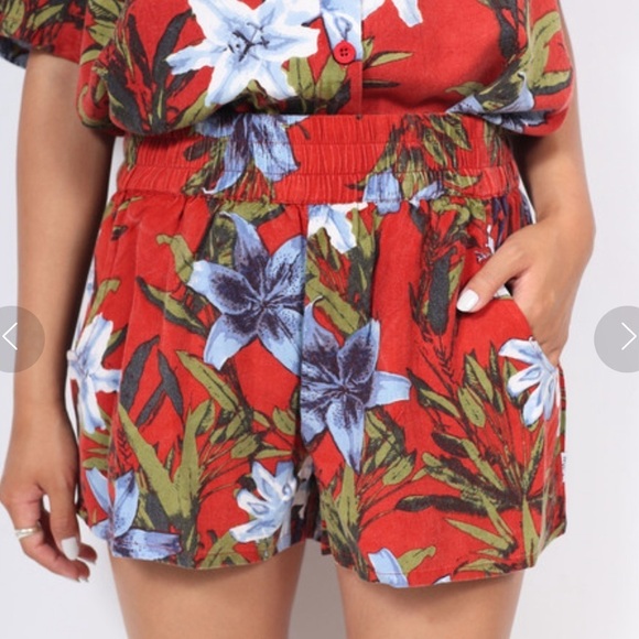 NWT RVCA Women's Real Ez Elastic Soft Short Size Small - Picture 1 of 2